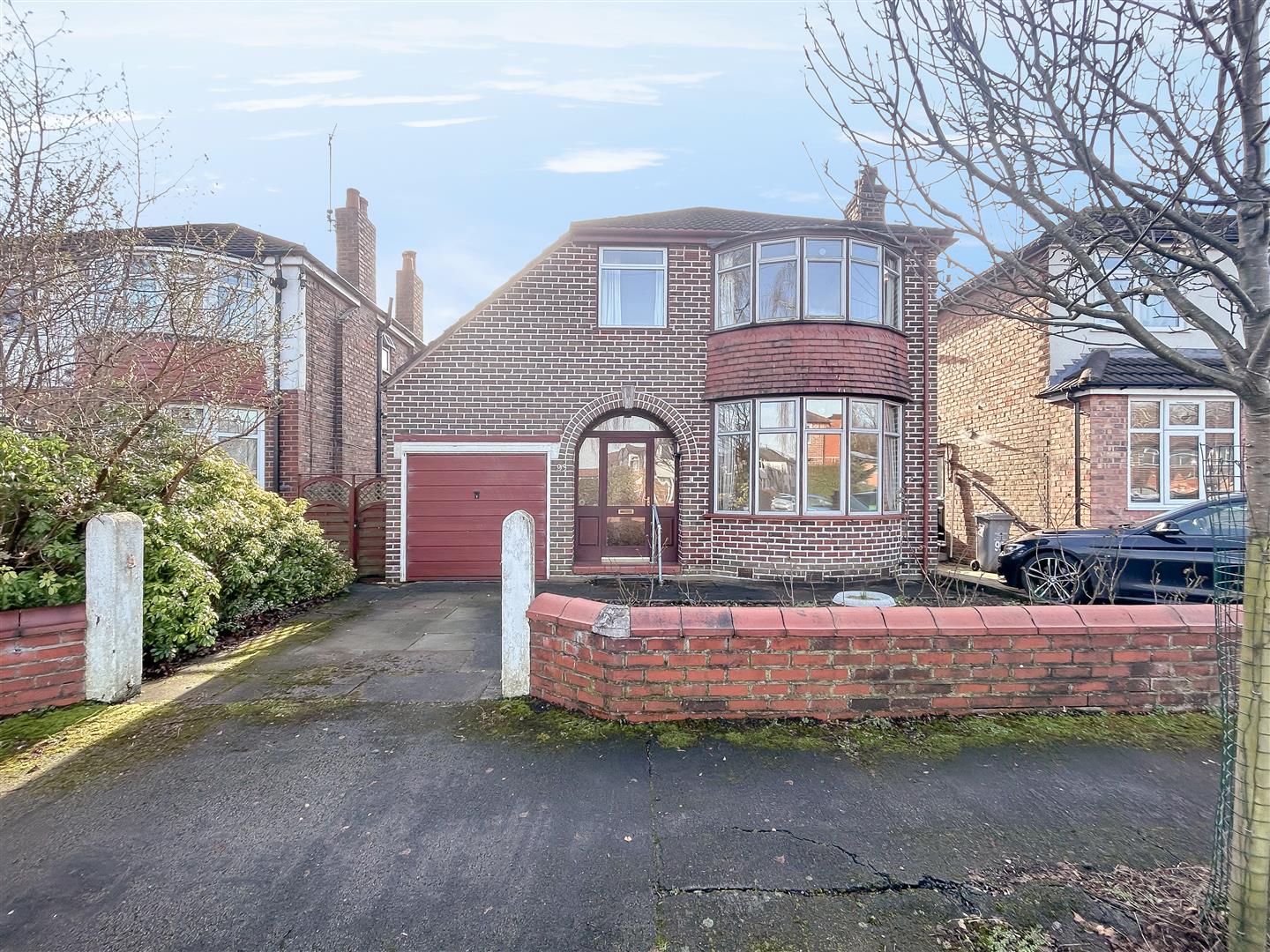 Clough Avenue, Sale